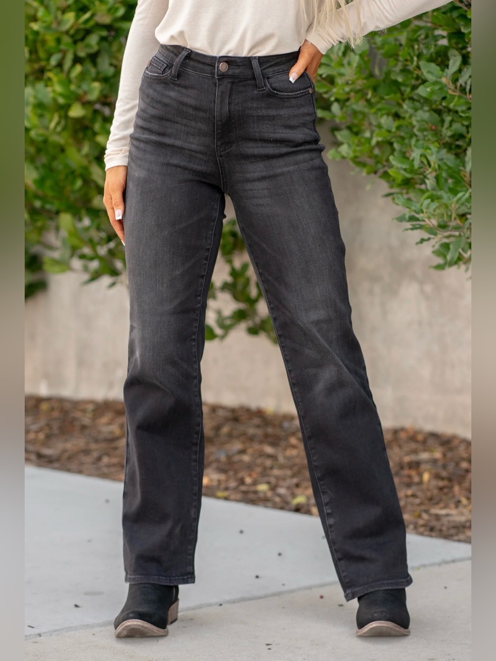 Judy Blue black hi-rise straight leg jeans size 9/29